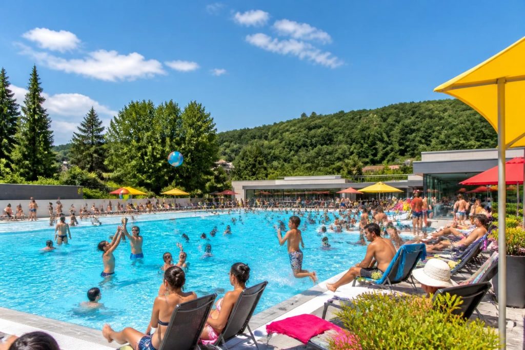 découvrez pourquoi la piscine du mont saint aignan est devenue un lieu incontournable cet été, entre activités rafraîchissantes, cadre agréable et animations pour toute la famille.